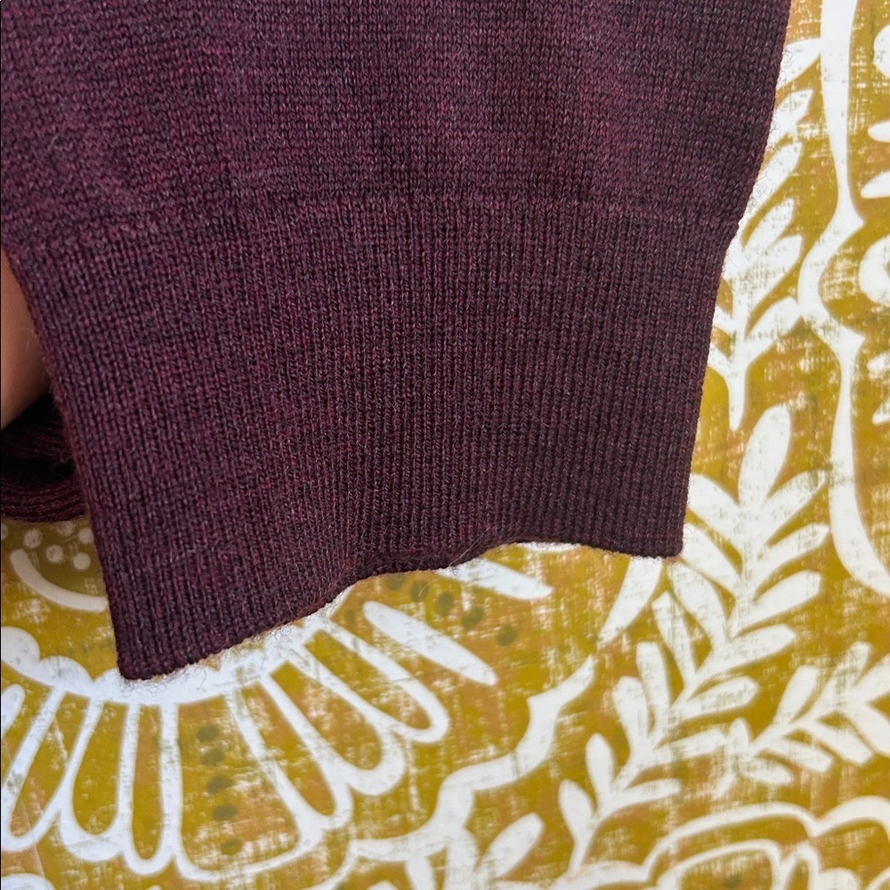 Banana Republic Men’s Burgundy Merino Wool V-Neck Sweater Sz XL - Picture 5 of 9